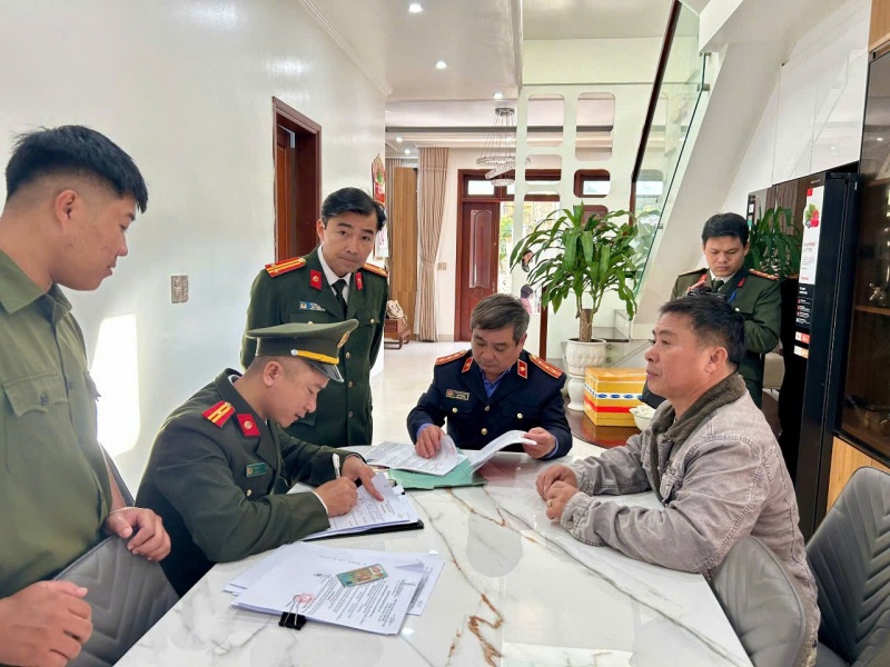 Huynh Thanh Truyen,  Vo Van Tay,  TAND TP Hue,  Huynh Van Truyen,  Thi truot anh 1