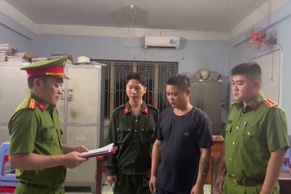 Tai xe xe dau keo danh vong tren cao toc TP.HCM - Dau Giay khai gi? hinh anh