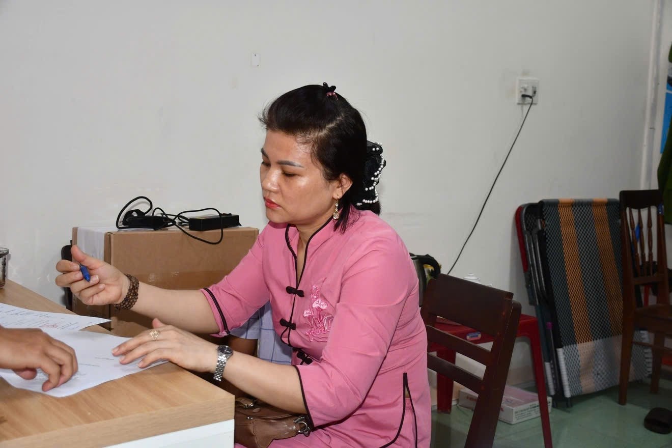 L.A.K.,  Nguyen Thi Quyen,  Cong an Quang Ngai,  Bao mau,  CSDT anh 2