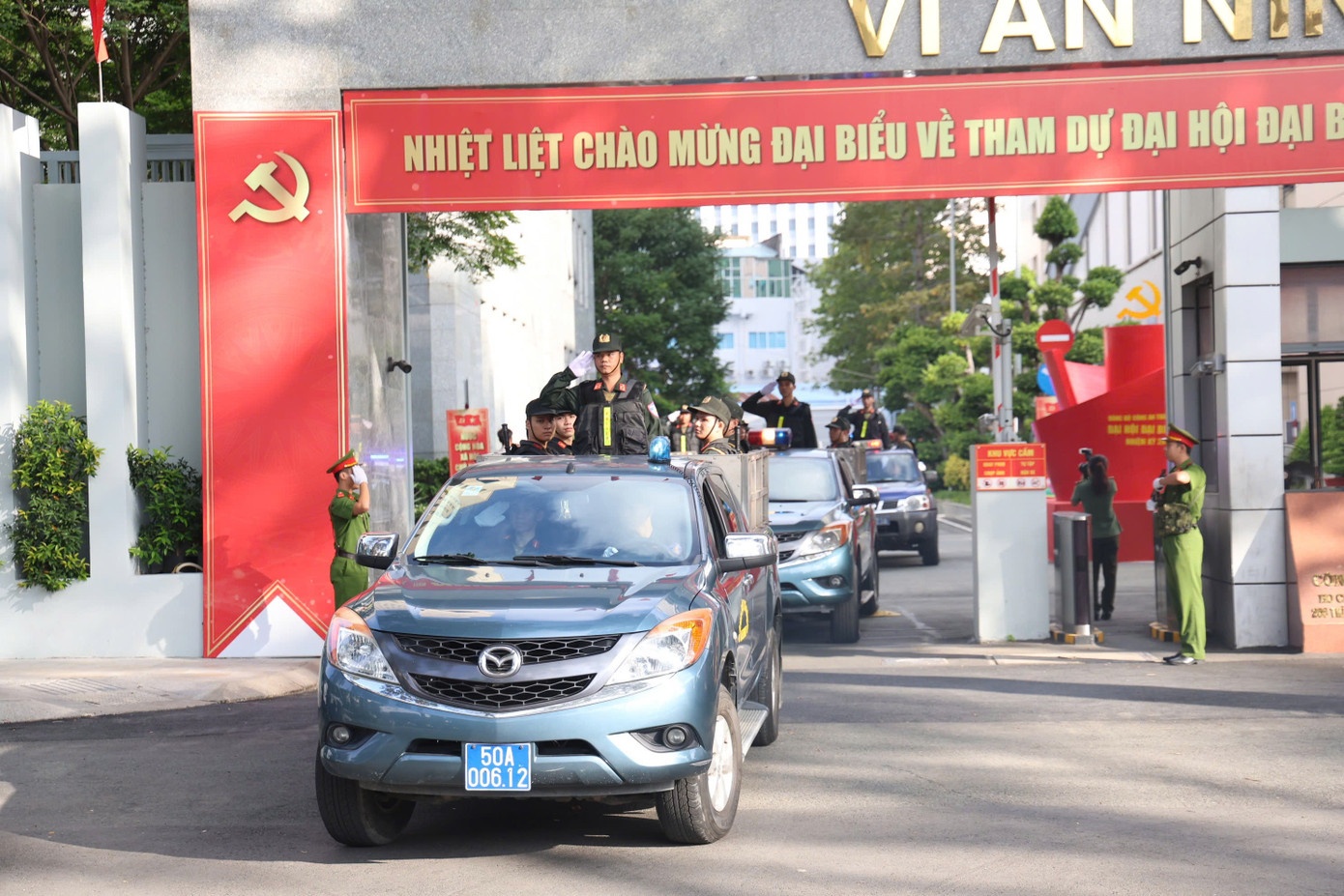 Mai Hoang,  Cong an TPHCM,  Trung tuong,  Dang bo cac cap,  Tran ap anh 5