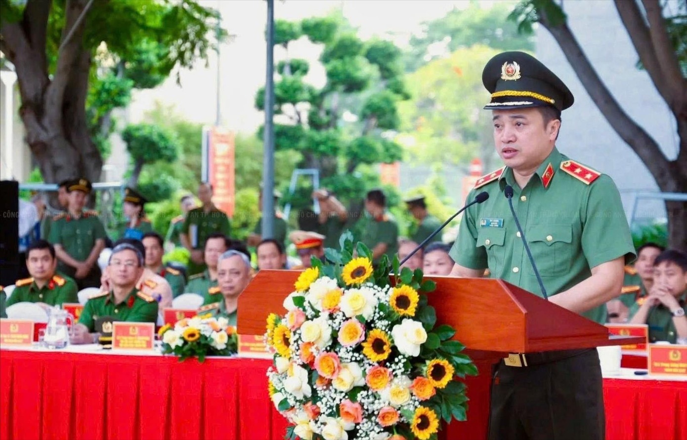 Mai Hoang,  Cong an TPHCM,  Trung tuong,  Dang bo cac cap,  Tran ap anh 1