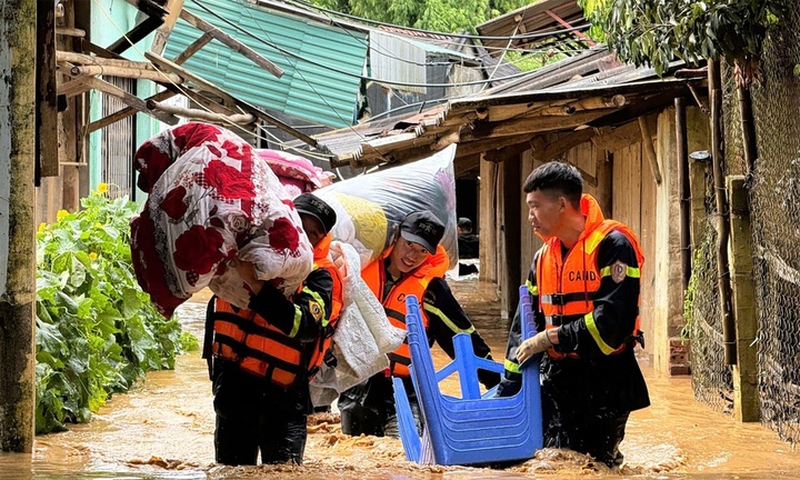 Ho tro khan cap 250 ty dong cho 3 tinh khac phuc hau qua mua lu hinh anh