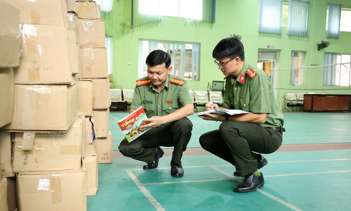 Tạ Ngọc Long,  Hằng Thắng,  Ngô Thị Phương Lan,  Nguyễn Thị Tuyến,  Bản kẽm,  nhà sách Phú Thịnh,  nhà sách Hằng Thắng ảnh 2 Ta Ngoc Long,  Hang Thang,  Ngo Thi Phuong Lan,  Nguyen Thi Tuyen,  Ban kem,  nha sach Phu Thinh,  nha sach Hang Thang anh 2