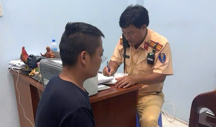 Cong an Binh Trung,  Doi CSGT Cat Lai,  Danh vong,  Lang lach,  Tram thu phi,  Long Phuoc anh 1