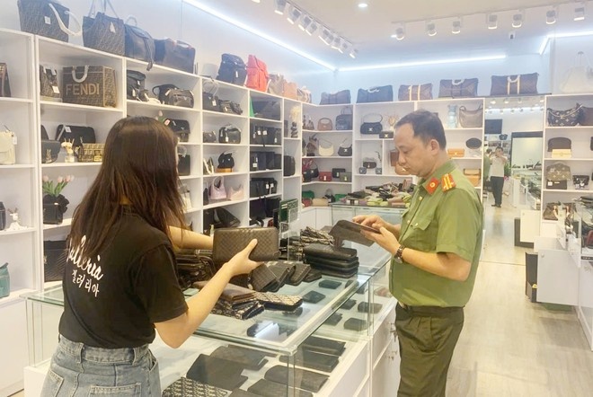 Blue Label Viet Nam,  Co so Galleria,  Kinh doanh Galleria,  Chu hang Galleria,  Ha Noi,  Gia thuong hieu lon anh 2