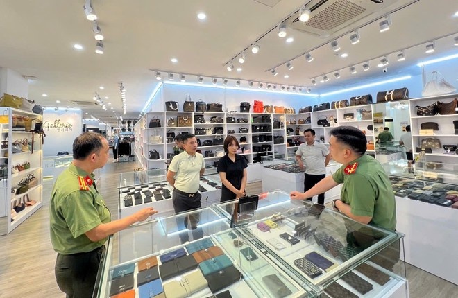 Blue Label Viet Nam,  Co so Galleria,  Kinh doanh Galleria,  Chu hang Galleria,  Ha Noi,  Gia thuong hieu lon anh 1