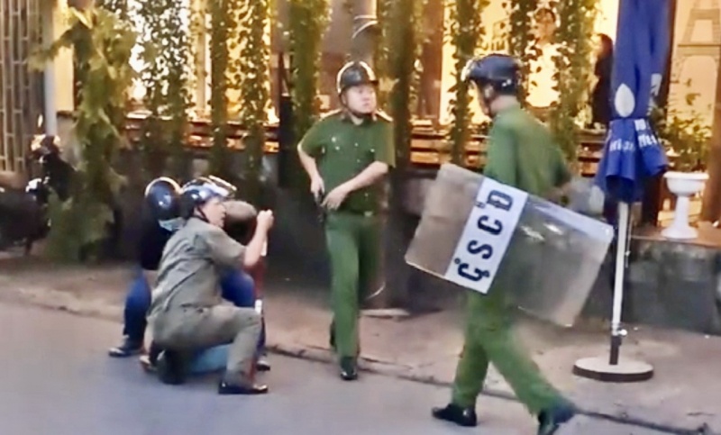 Cong an Tan Son,  D.N.T.T,  T. T.,  Tan Ky Tan Quy,  Tan Son,  Taxi cong nghe,  Tai xe taxi anh 2