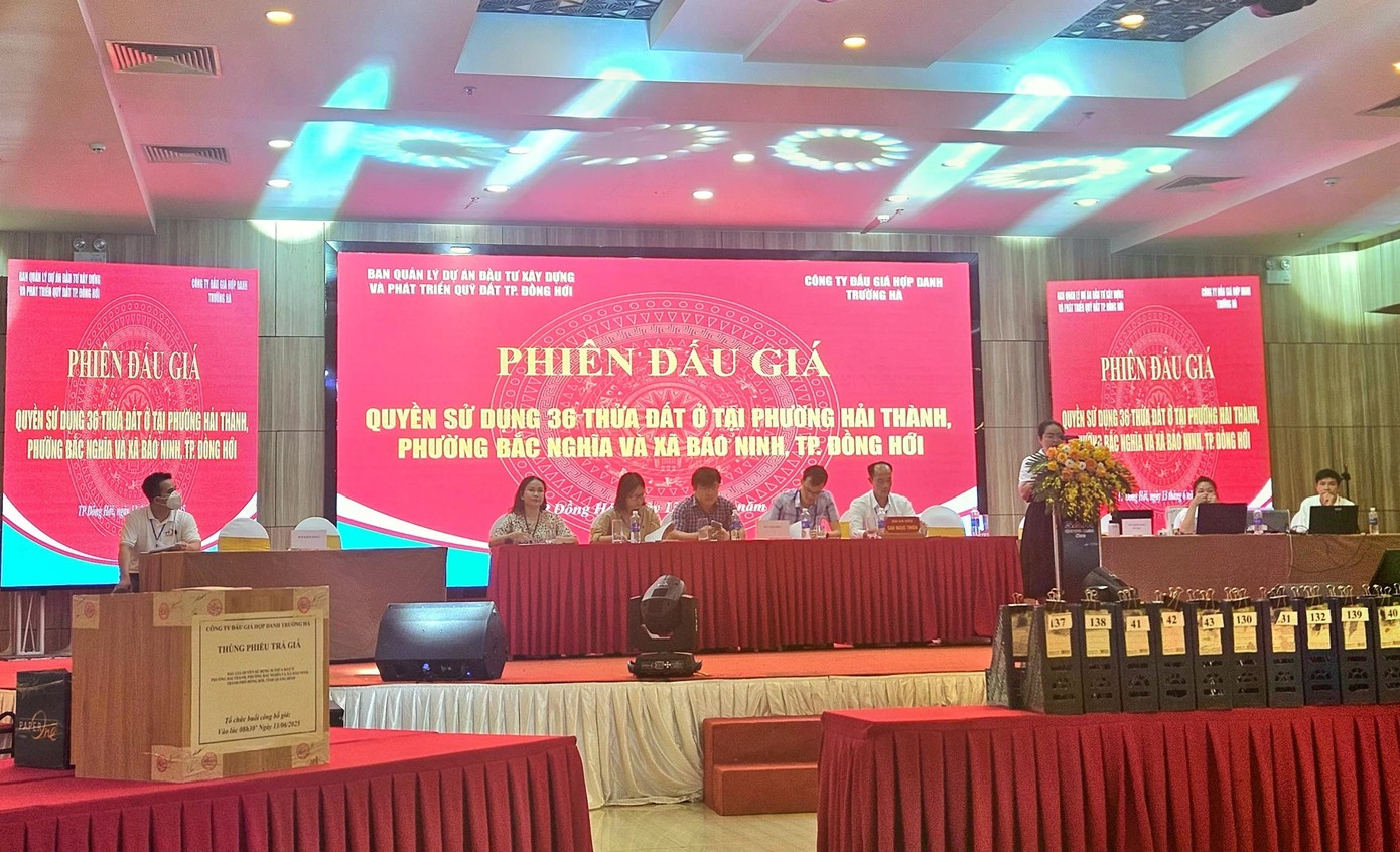 Dau gia dat o Dong Hoi tiep tuc cao bat thuong hinh anh