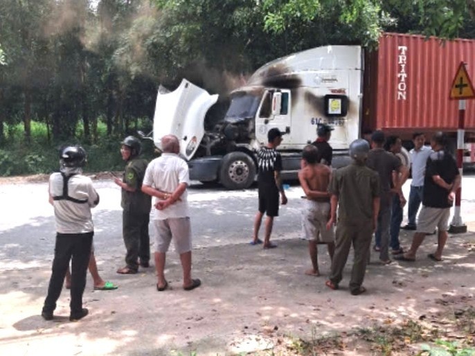 Cong an Binh Duong,  Duong D3,  Chay den,  Dau keo,  Luat Cong chung anh 1
