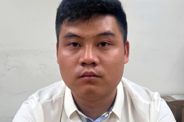 Su dung trai phep the thanh toan quoc te, chiem doat 30 ty dong hinh anh