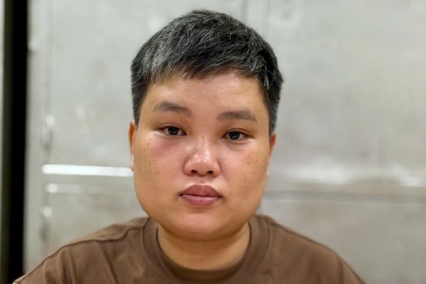 Bat giu nguoi phu nu, thu hon 2 kg ma tuy tong hop hinh anh