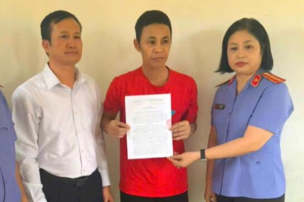 Vu an tu 6 nam vi ban ga loi trang: Khang nghi toan bo ban an so tham hinh anh