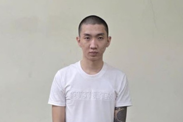 Bat doi tuong bi truy na khi dang nhap canh ve Viet Nam hinh anh