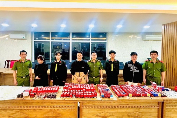 Khoi to 20 doi tuong lien quan den duong day 'rua tien' gan 30.000 ty hinh anh