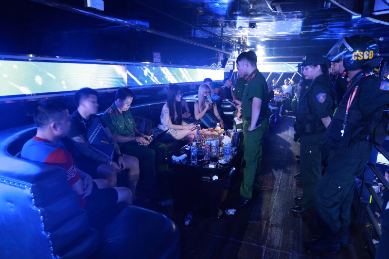 Vu truong Victory,  Nha hang Nonstop,  Chu Nha hang Nonstop,  Chu Vu truong Victory anh 4