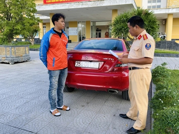 T.D.T,  Bui Van Hoa,  Hieu Vu Trung,  Cong an Hue,  Xe tu che anh 1
