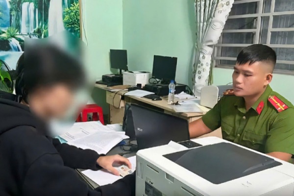 Giai cuu mot nan nhan bi bat coc online doa dua sang Campuchia hinh anh
