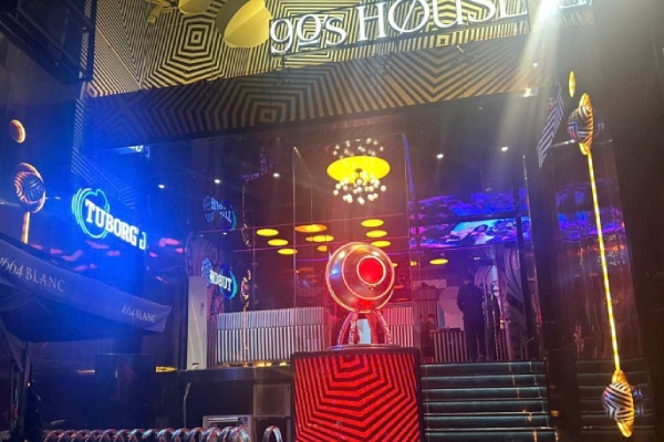 Triet pha co so 90’s House buon ban 'khi cuoi' hinh anh