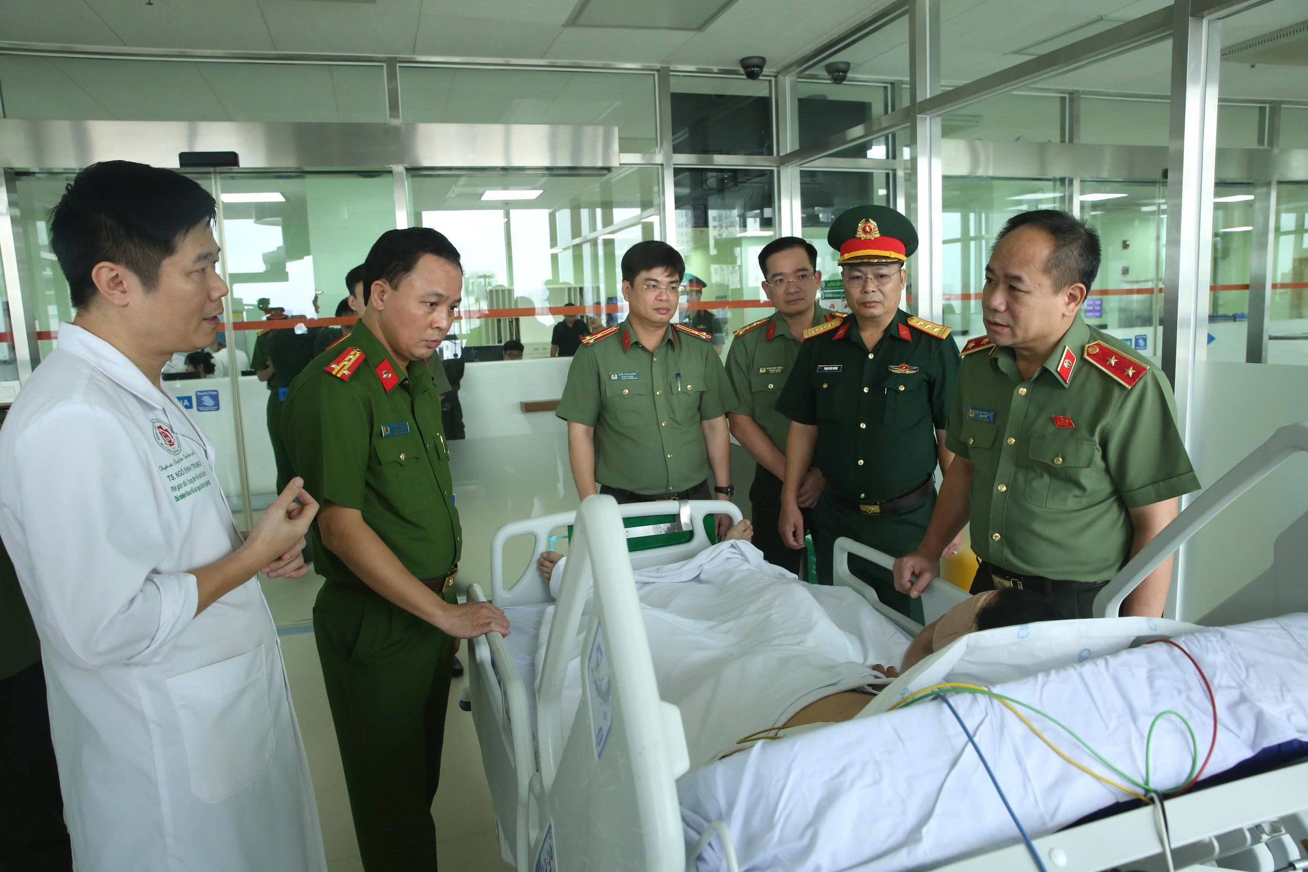 Le Dinh Cong,  CATP,  Nguyen Ba Hoai Nam,  Thon Trung Oai,  CAHN anh 3