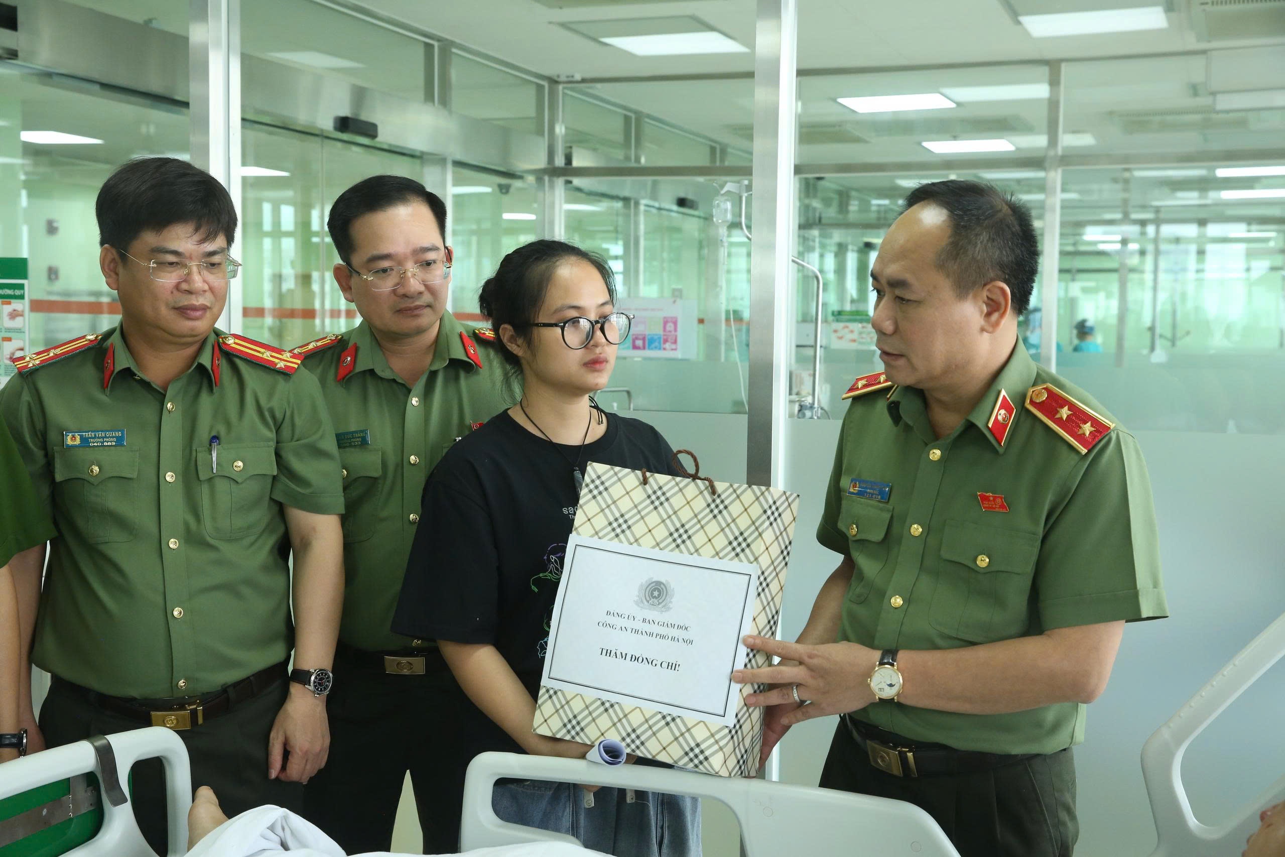 Le Dinh Cong,  CATP,  Nguyen Ba Hoai Nam,  Thon Trung Oai,  CAHN anh 4