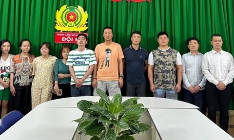 Am hieu cho tiep vien ban dam tai he thong cua ong nguoi Han Quoc hinh anh