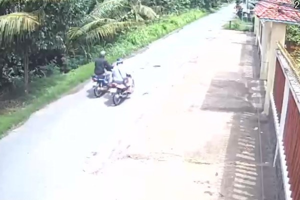 Bat doi tuong chuyen cuop giat ve so cua nguoi ban ve so dao hinh anh