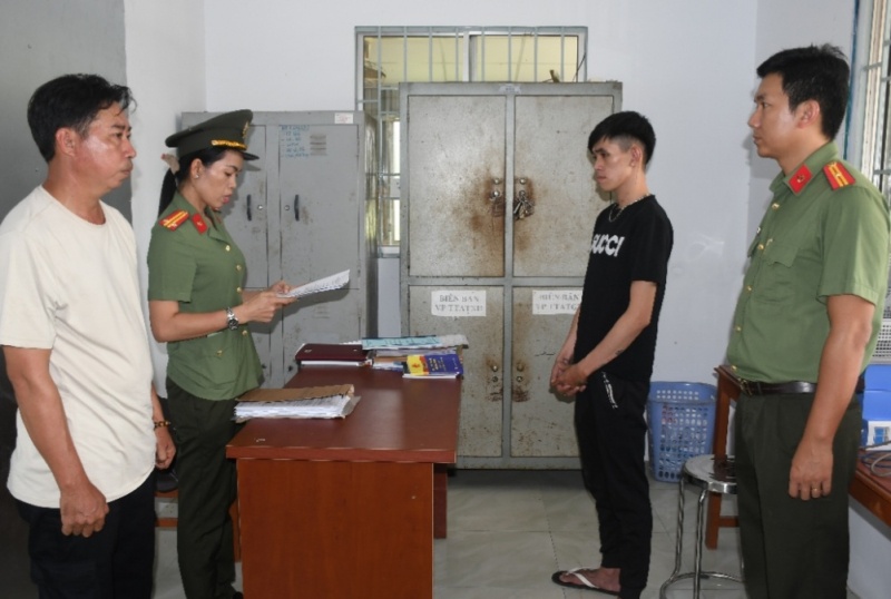 Súng ngắn,  Quán nhậu,  Viên đạn,  Chuyên khảo,  Khẩu súng ảnh 1 Sung ngan,  Quan nhau,  Vien dan,  Chuyen khao,  Khau sung anh 1