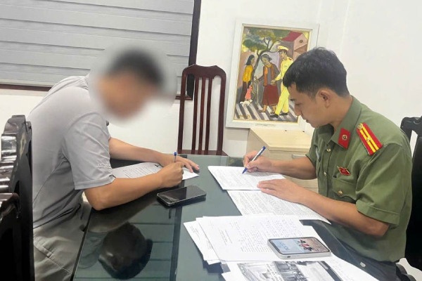 Xu ly doi tuong dua tin sai su that ve 'bieu tinh doi phat ve' hinh anh