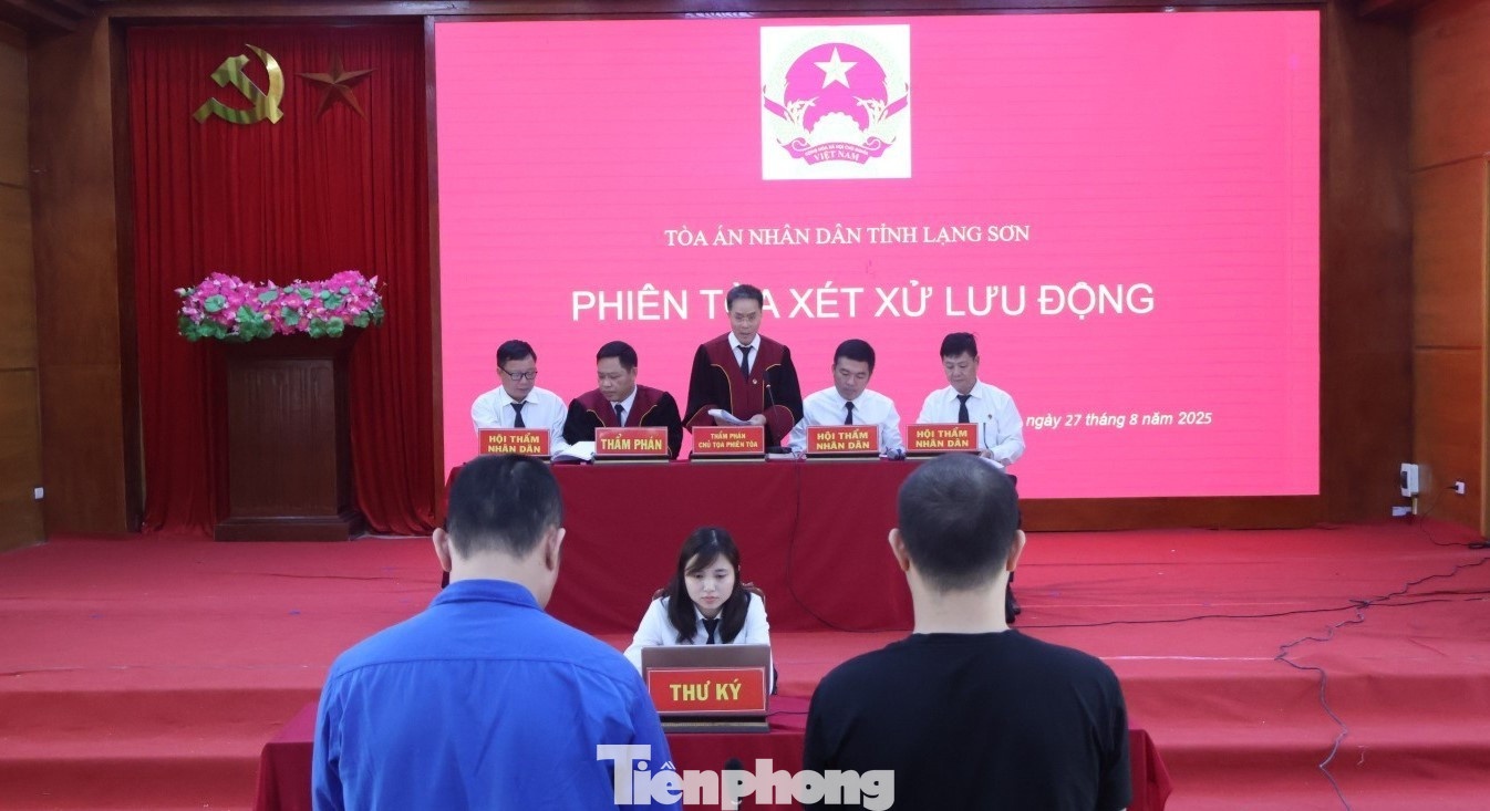 Hoang Ngoc Khanh,  Ha Van Thanh,  B.T.,  Thon Na Han,  Hoang Van Thu anh 2