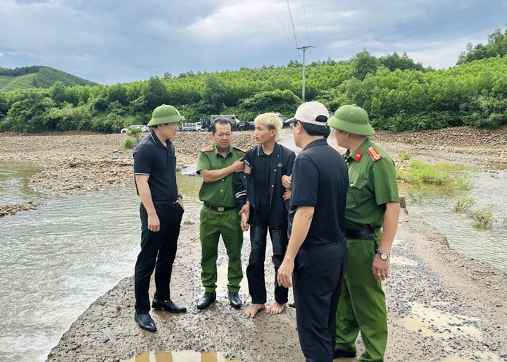Ho Ngoc Van,  Ho Van Dan,  Ho Quang Dat,  Thon Khe Ha,  Cong an Quang Tri anh 2