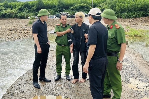 Bat 4 nguoi lien quan vu nam thanh nien o Quang Tri bi ban tu vong hinh anh
