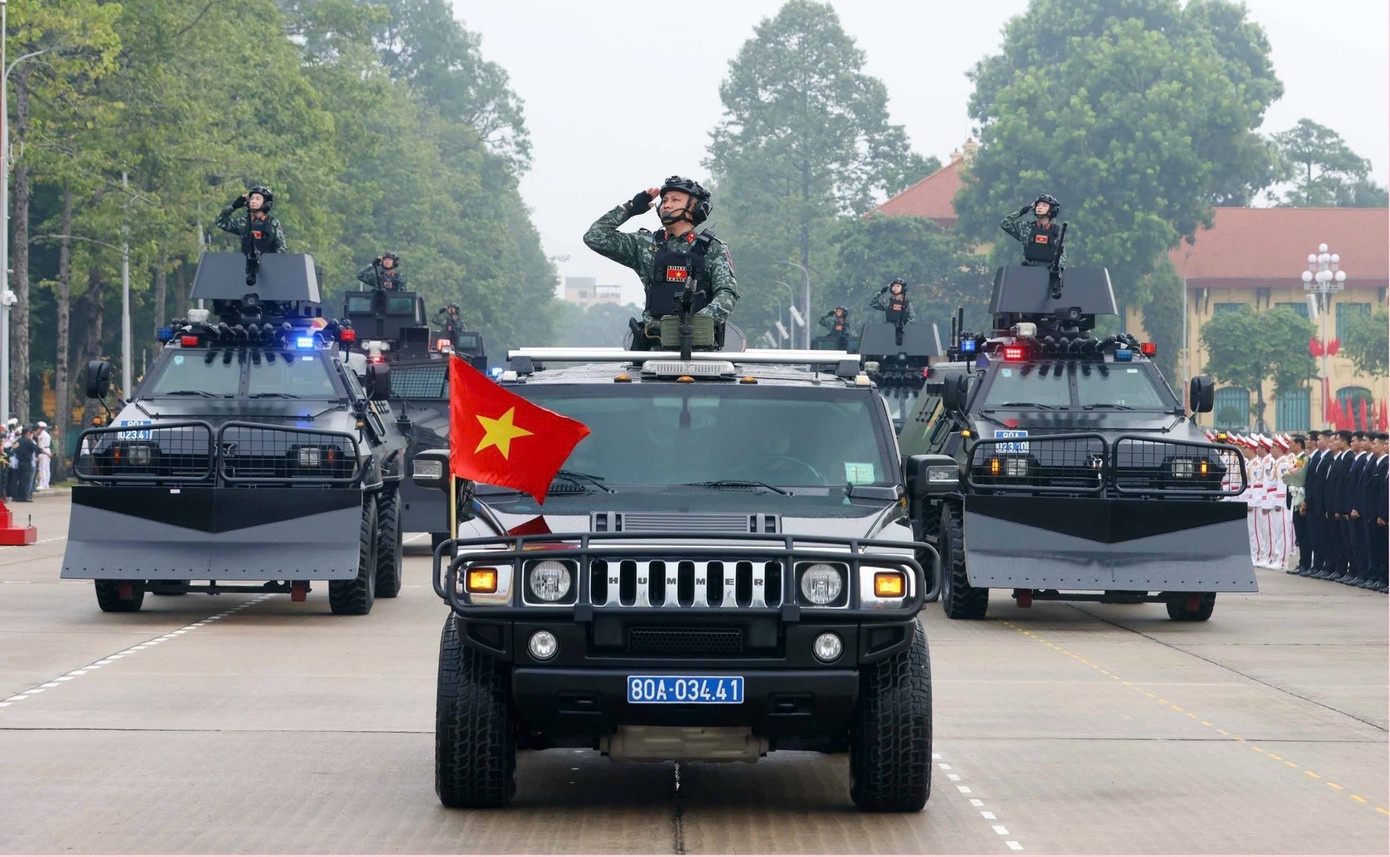 Pham The Tung,  Bo Cong an,  Nguyen Quoc Toan,  Tu lenh Canh ve,  Le xuat quan anh 4