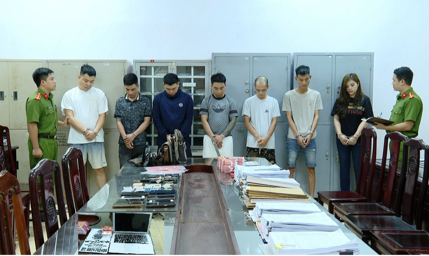 Cao Thi Quyen,  Nguyen Long Duong,  Quyen tu phap,  Tran Hong Quan,  Nguyen Van Huynh anh 1