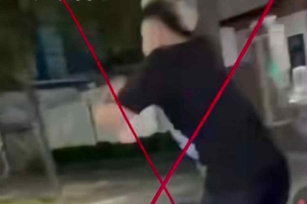 Nam thanh nien buong 2 tay, mua may khi chay moto o Quang Ngai hinh anh