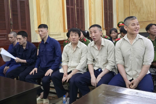 Cho tiep vien ban dam, ong chu he thong khach san linh 7 nam tu hinh anh