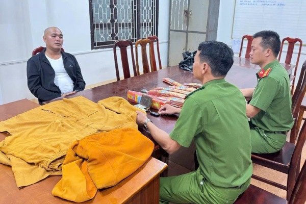 Thu doan 'bien' giay hien hinh nguoi, lua co vong de chiem doat tien hinh anh