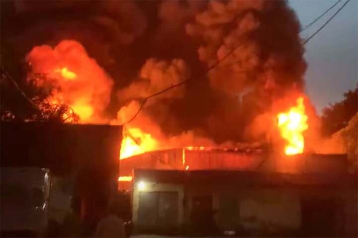 Thong tin vu chay kho xuong: Toan bo may moc, hang hoa bi pha huy hinh anh