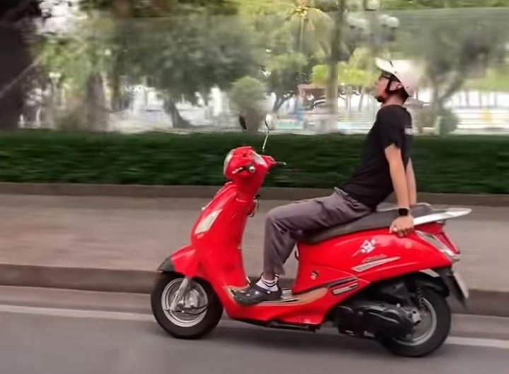 Xac minh danh tinh nguoi dan ong tha 2 tay, phong xe toc do cao hinh anh