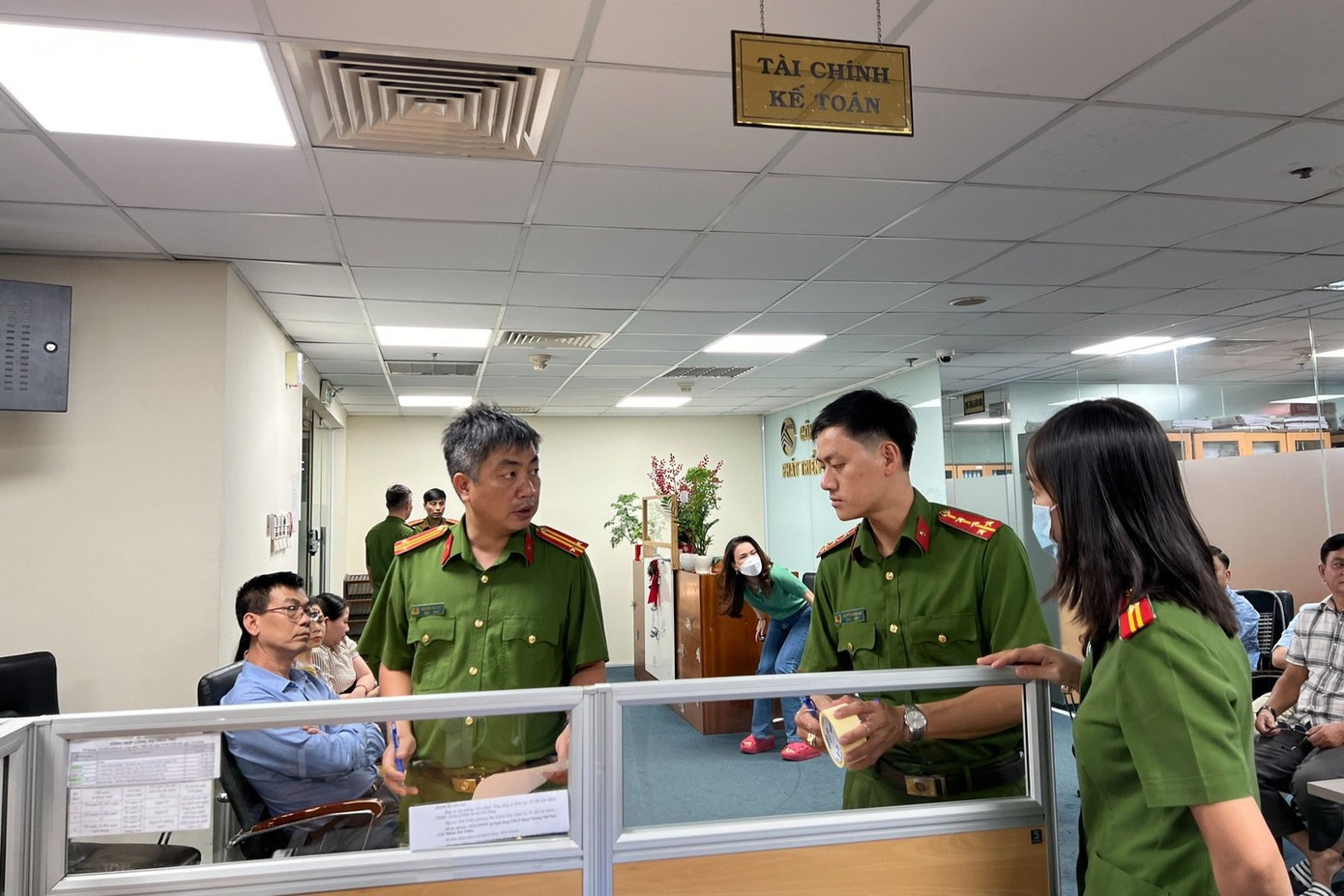 Vinafood II,  Dinh Truong Chinh,  Dat vang,  Cong ty nha HDTC,  Giam doc nha HDTC,  Chu tich nha HDTC,  Ke toan nha HDTC,  Nhan vien nha HDTC,  Tru so nha HDTC anh 2