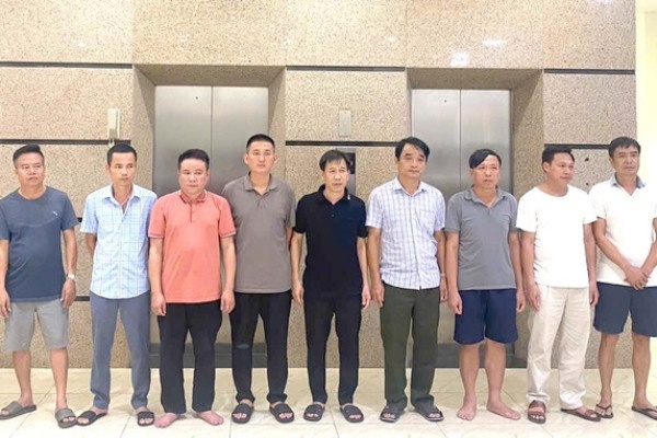 Khoi to Manh 'go' va nhieu cuu kiem lam dua, moi gioi, nhan hoi lo hinh anh