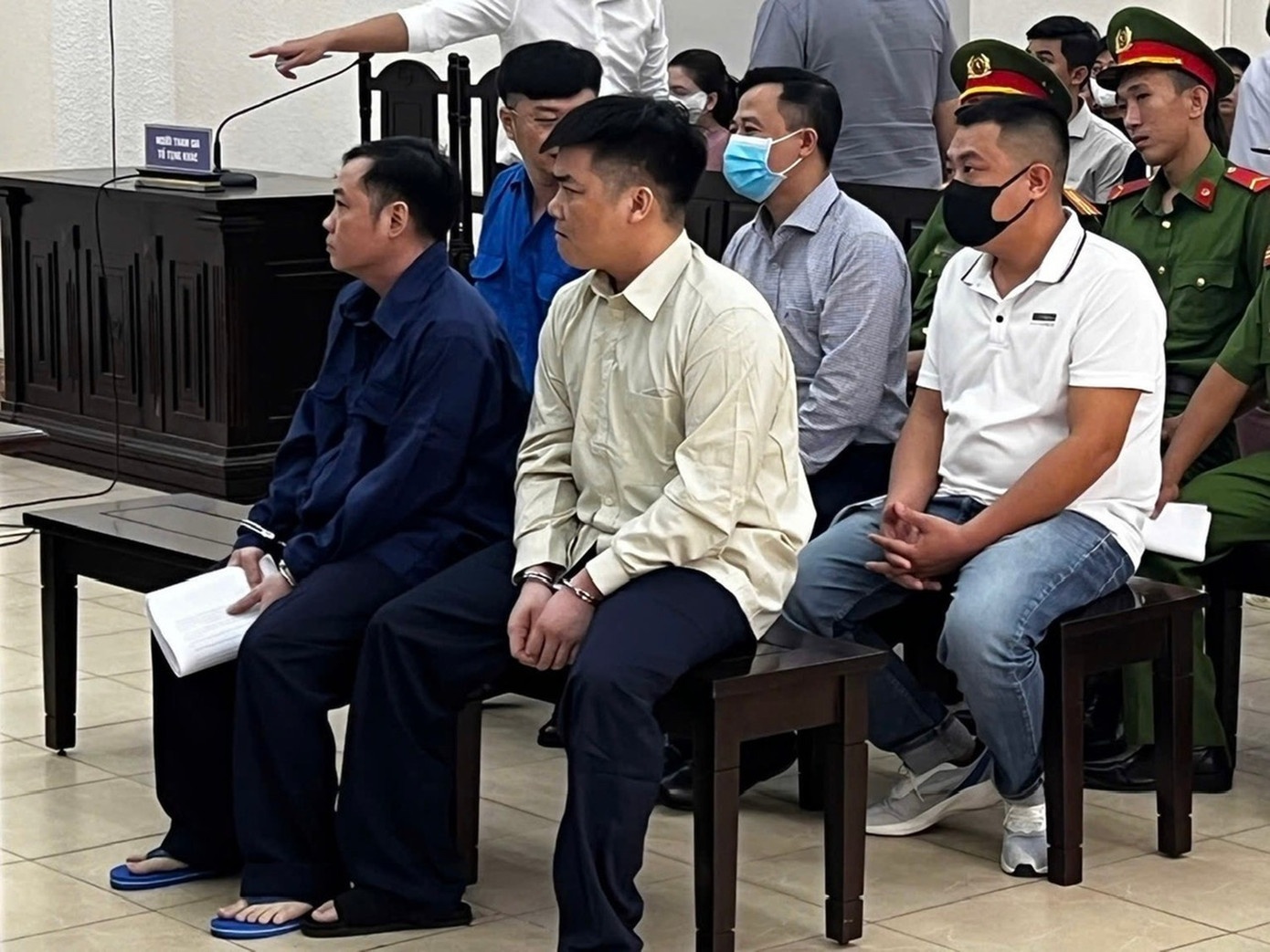 Chay quan karaoke,  32 nguoi tu vong anh 3
