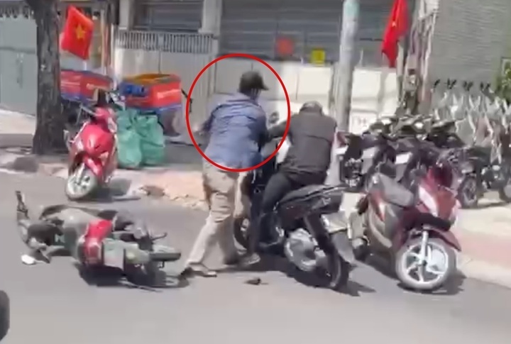 Duong Tran Nhat Duat,  Quyen tu phap,  Cong an Tan Dinh,  Tan Dinh,  Duong Phan Dinh Phung anh 1