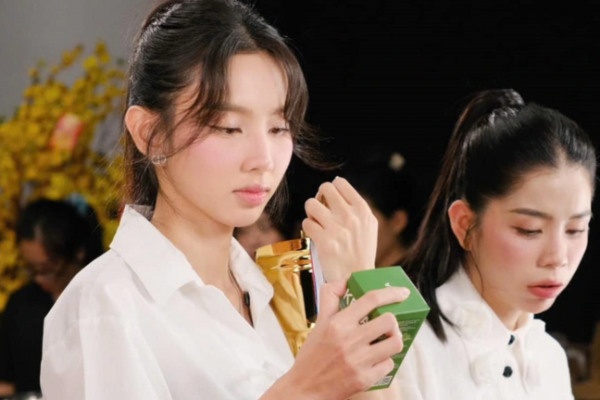 Chieu 'thoat xac' ne trach nhiem cua hoa hau Thuy Tien hinh anh