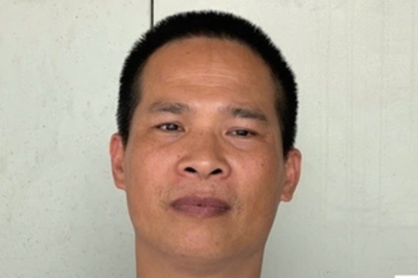 Bat them 2 nguoi lien quan nhom toi pham do Y 'eng' cam dau hinh anh