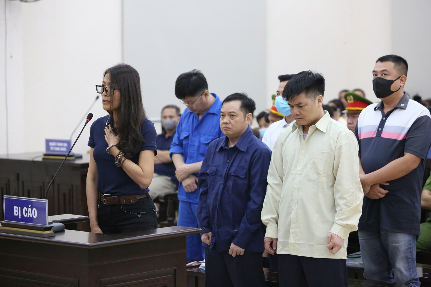 Chay quan karaoke,  32 nguoi tu vong anh 1