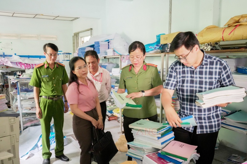 photo trai phep,  cua hang photo Thao anh 1