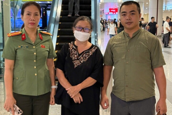 Nu can bo ngan hang tham o tai san, bi bat sau 27 nam tron tai Lao hinh anh