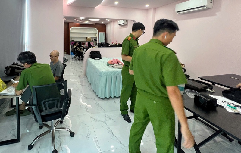 Ho.pital SW,  Tham my vien anh 1