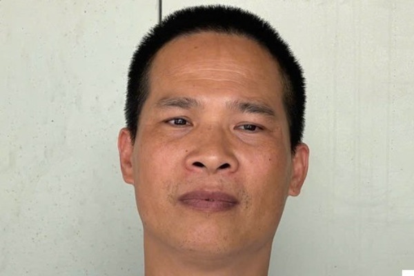 Khoi to 4 toi danh de dieu tra nhom toi pham do ong trum Y eng cam dau hinh anh