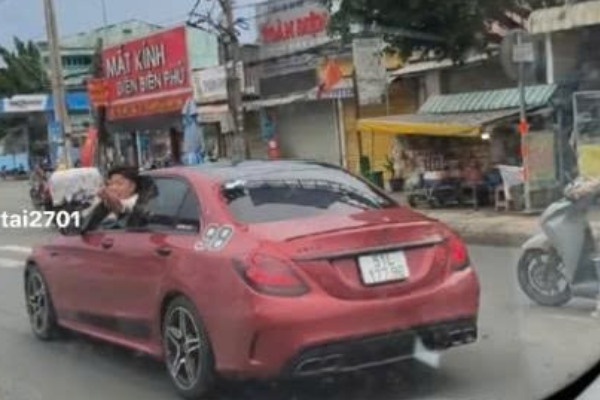 Lap bien ban,  Tai xe Mercedes anh 1